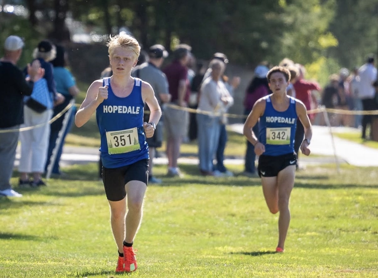 Ben Stone and Connor Fitzgibbon racing at the Highland Park Invitational